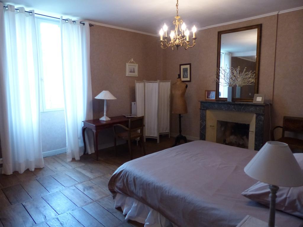 Le Domaine De Panissac Bed and Breakfast Berneuil  Habitación foto